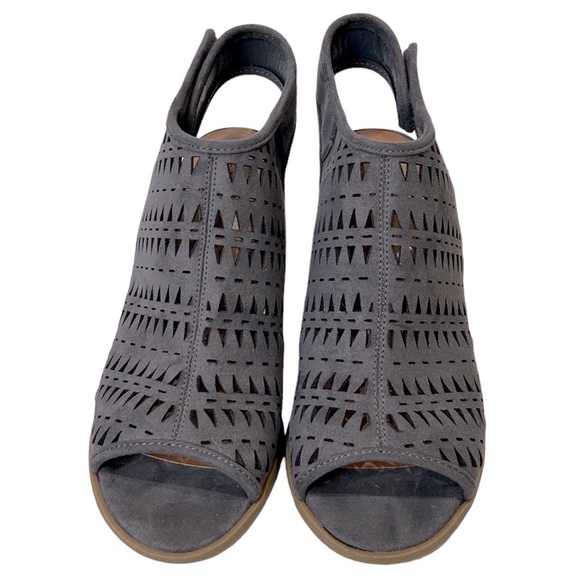 Indigo Rd. Women’s Pendana Gray Cutout Heeled Open Velcro Sandals Size-7.5 NWT - Picture 3 of 9